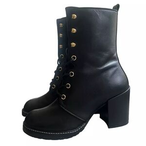 NWOT STUART WEITZMAN BOOTS